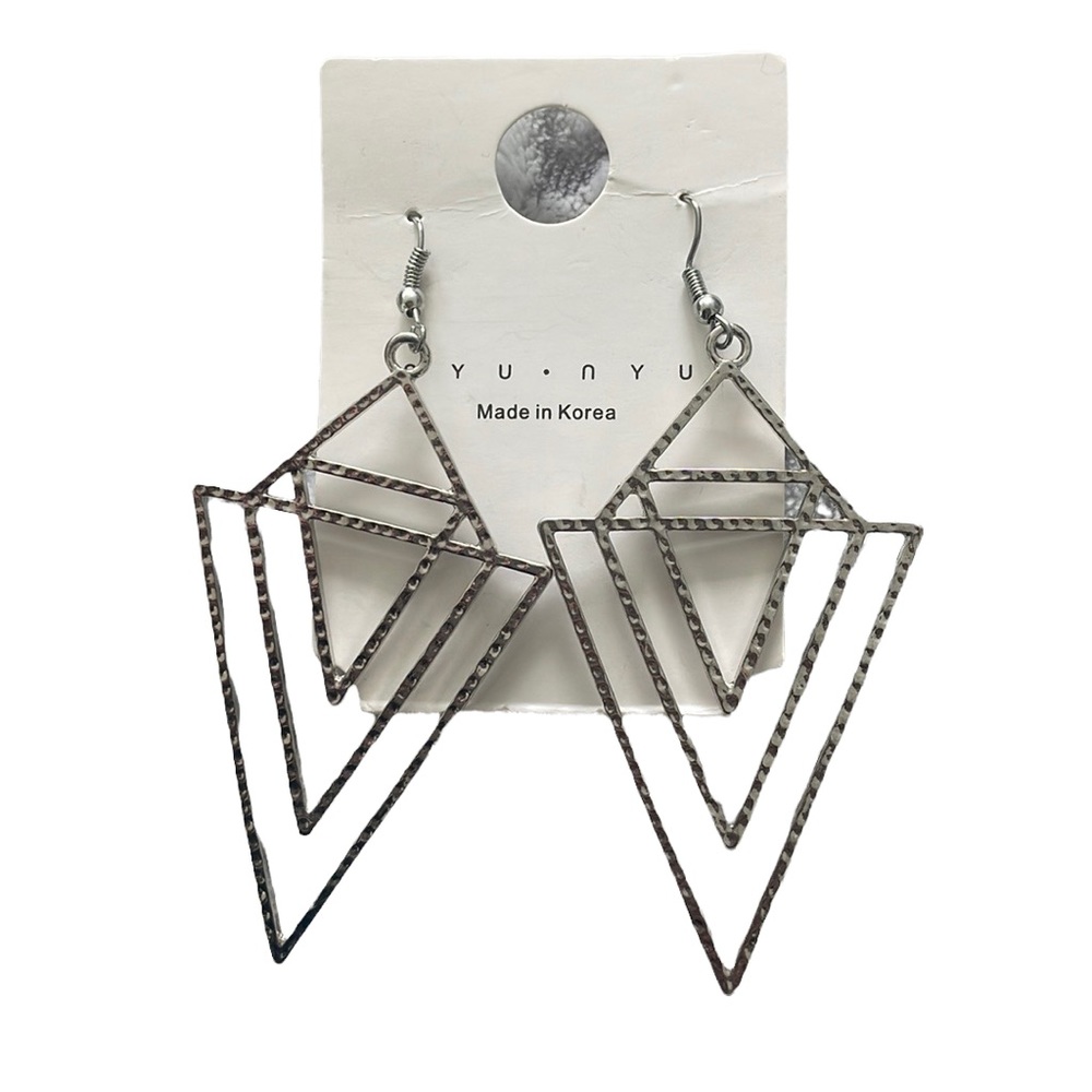 Brand New Never Worn NWT Silver Diamond Shaped Earrings